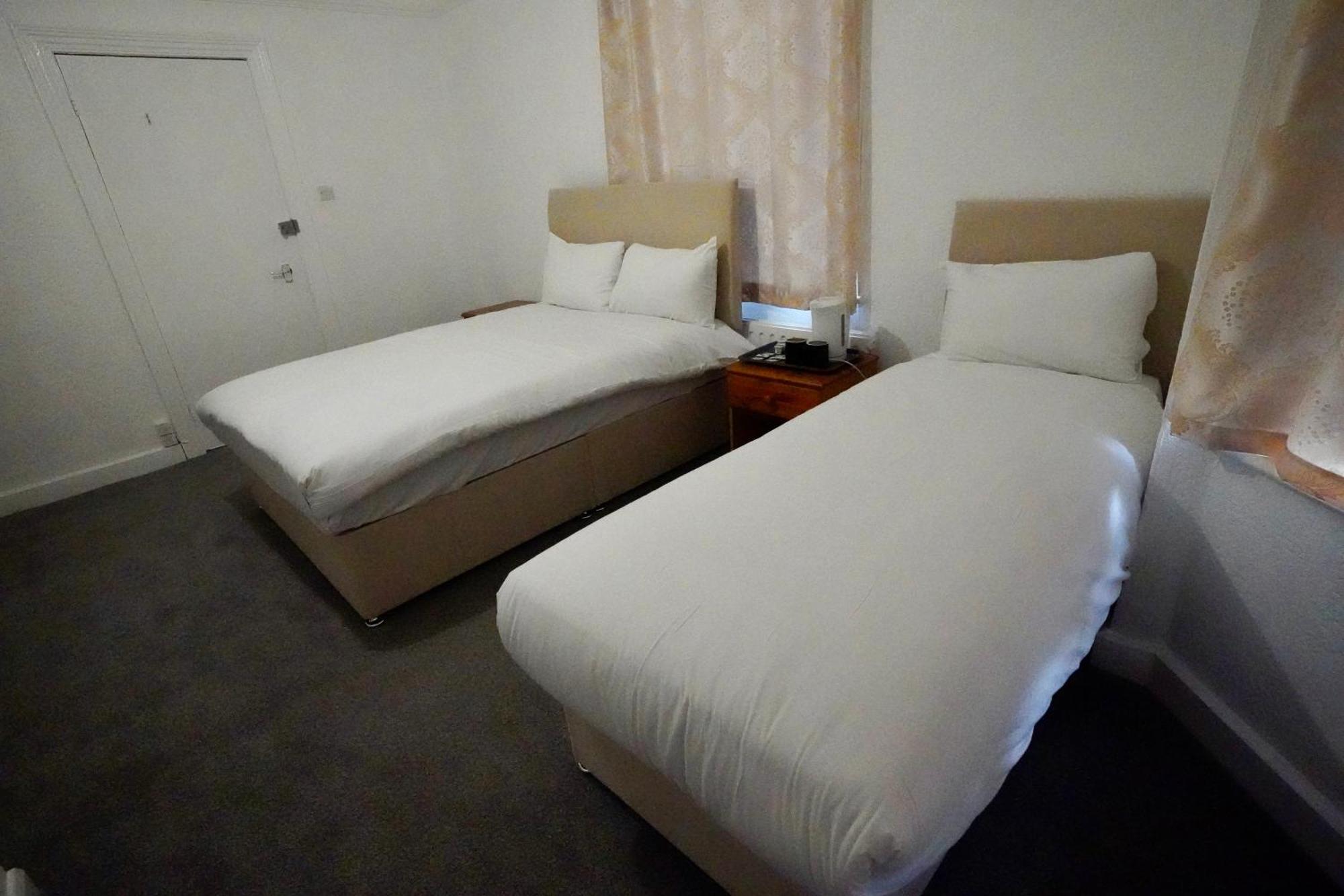 Gatwick Birchwood Lodge With Holiday Parking Horley Exteriör bild
