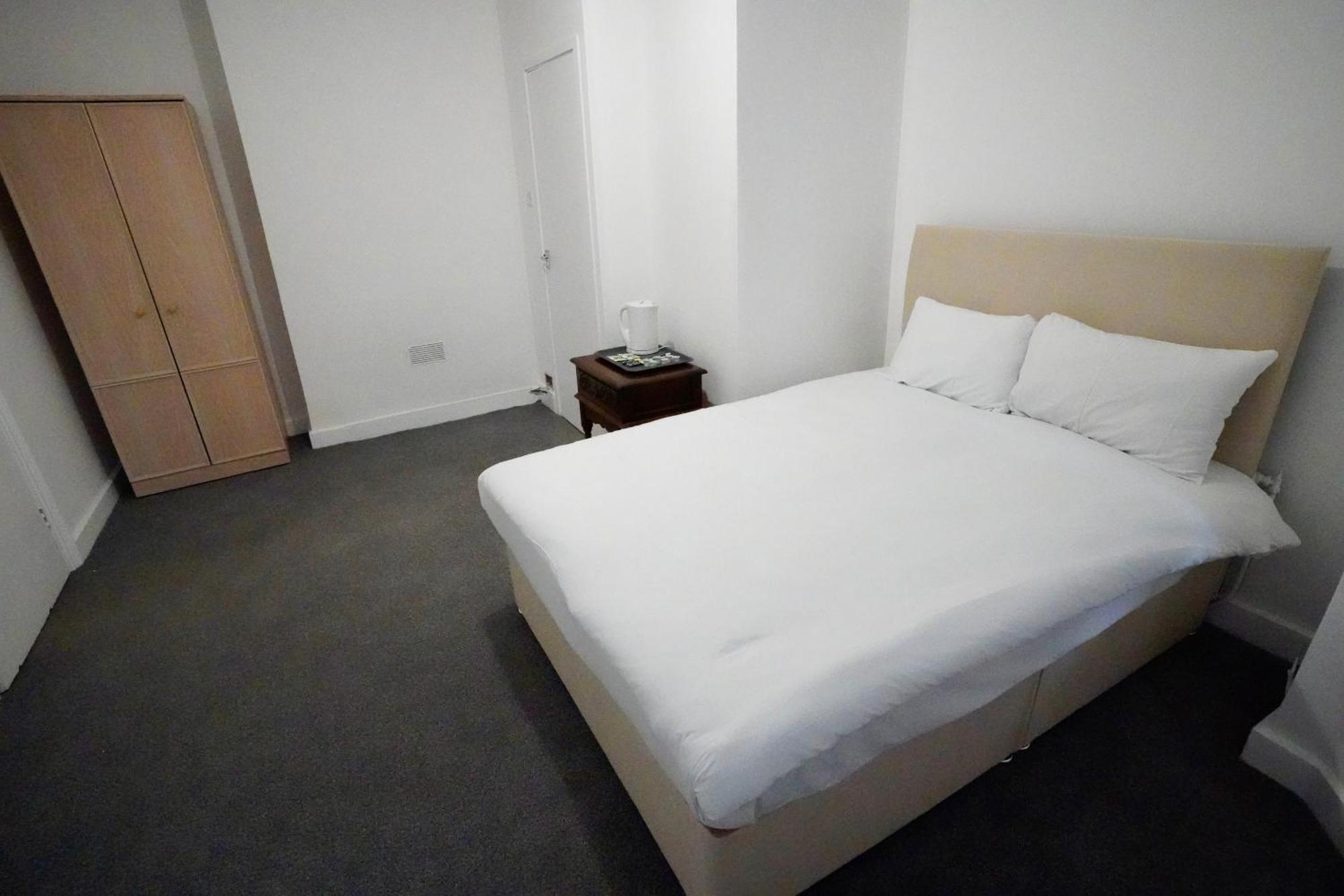 Gatwick Birchwood Lodge With Holiday Parking Horley Exteriör bild
