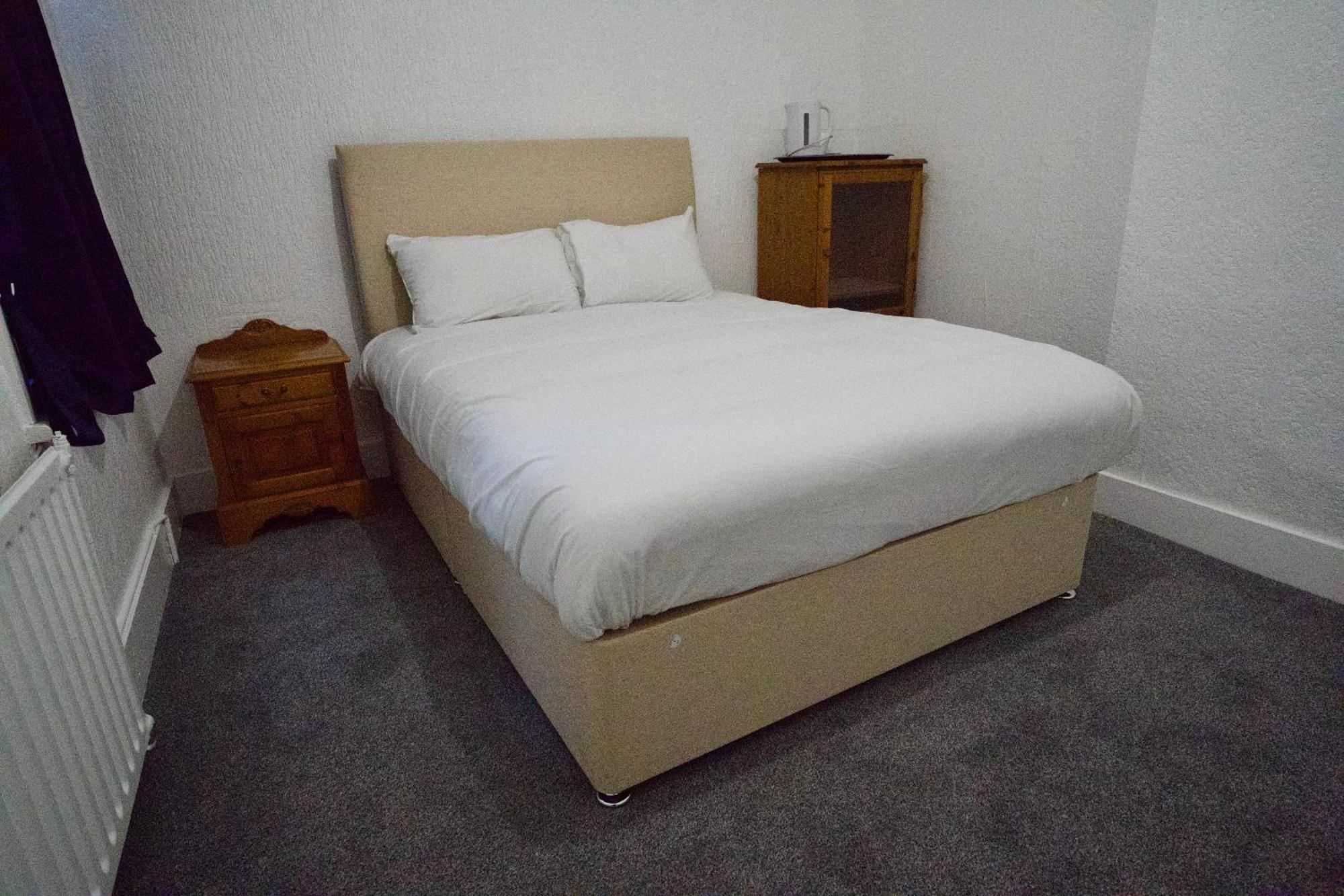 Gatwick Birchwood Lodge With Holiday Parking Horley Exteriör bild
