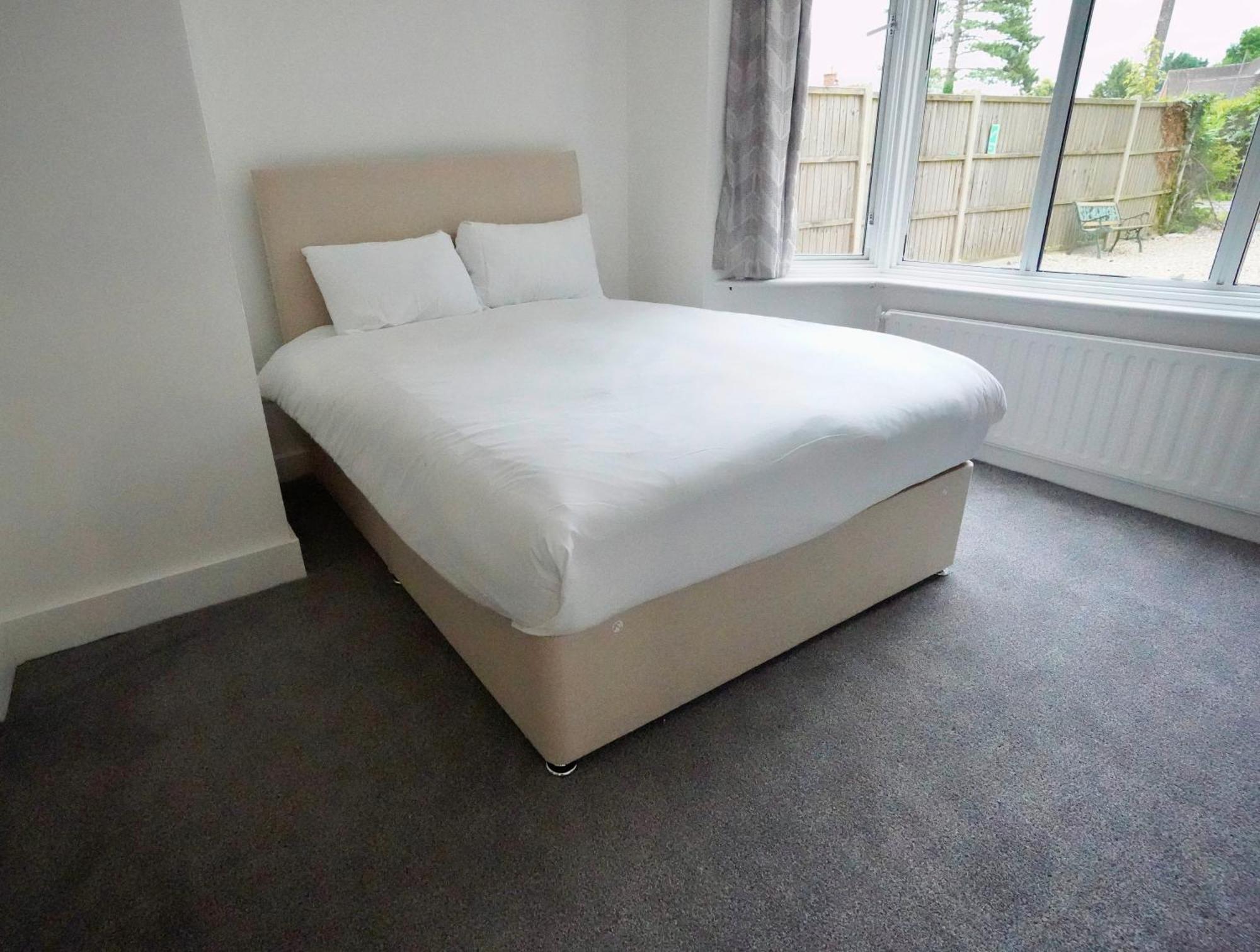 Gatwick Birchwood Lodge With Holiday Parking Horley Exteriör bild