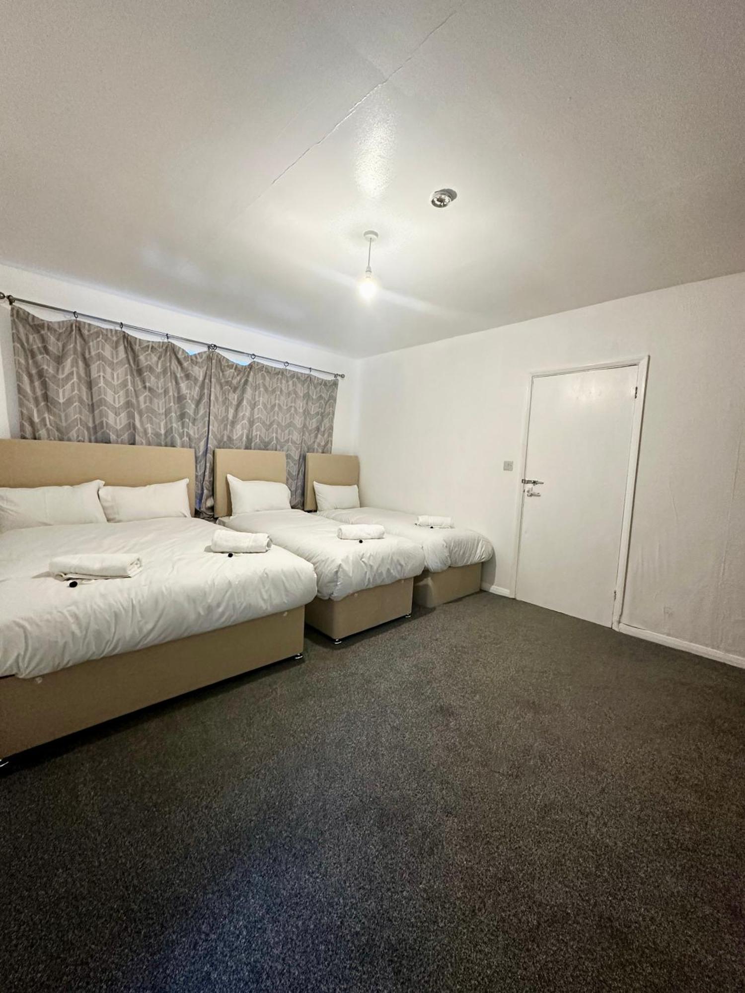 Gatwick Birchwood Lodge With Holiday Parking Horley Exteriör bild