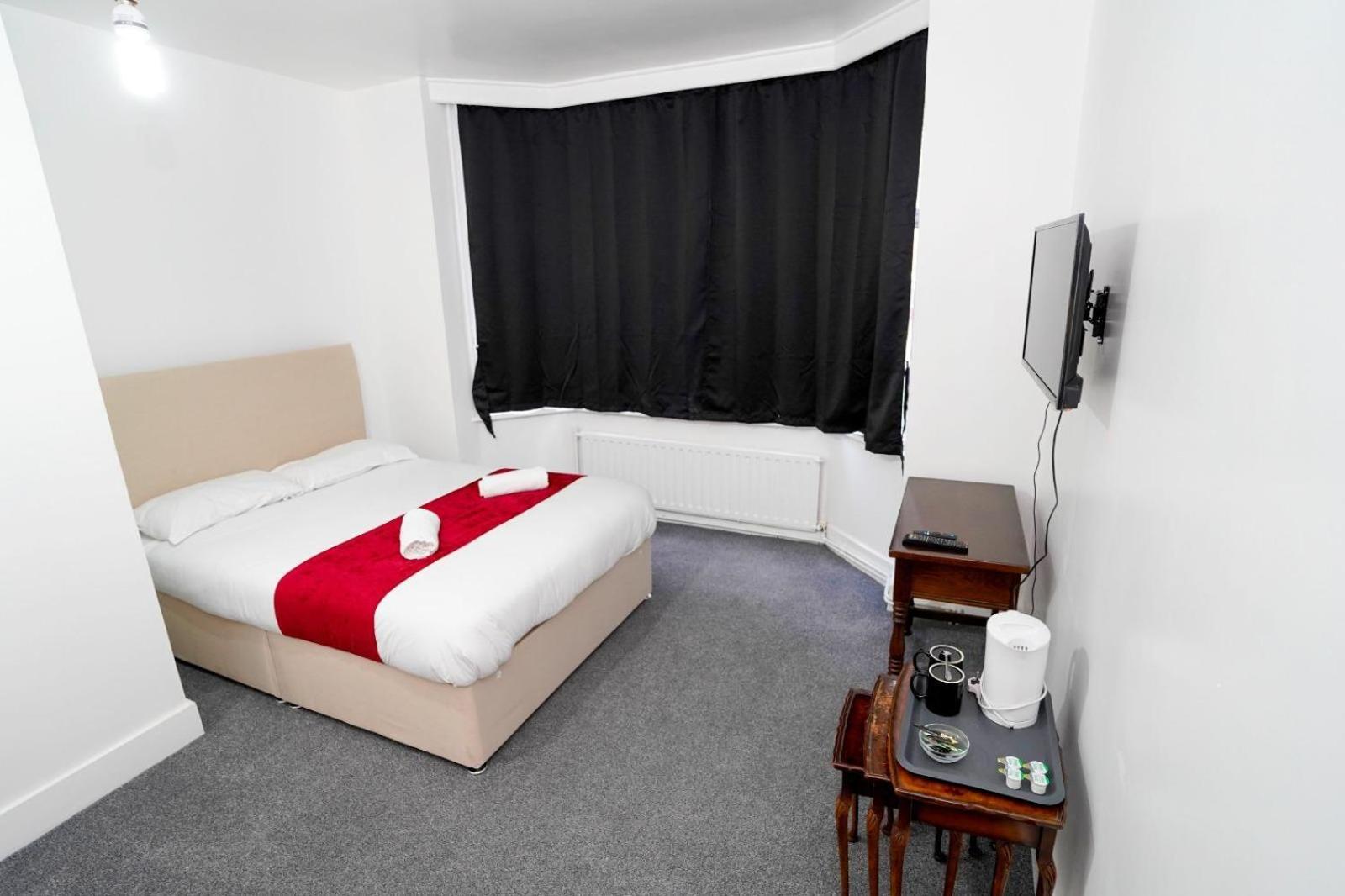 Gatwick Birchwood Lodge With Holiday Parking Horley Exteriör bild
