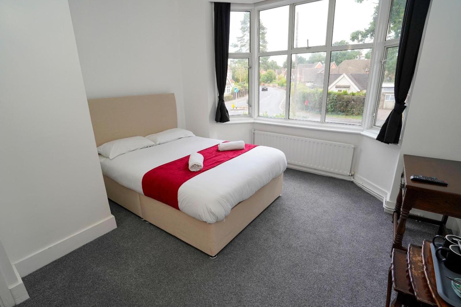 Gatwick Birchwood Lodge With Holiday Parking Horley Exteriör bild