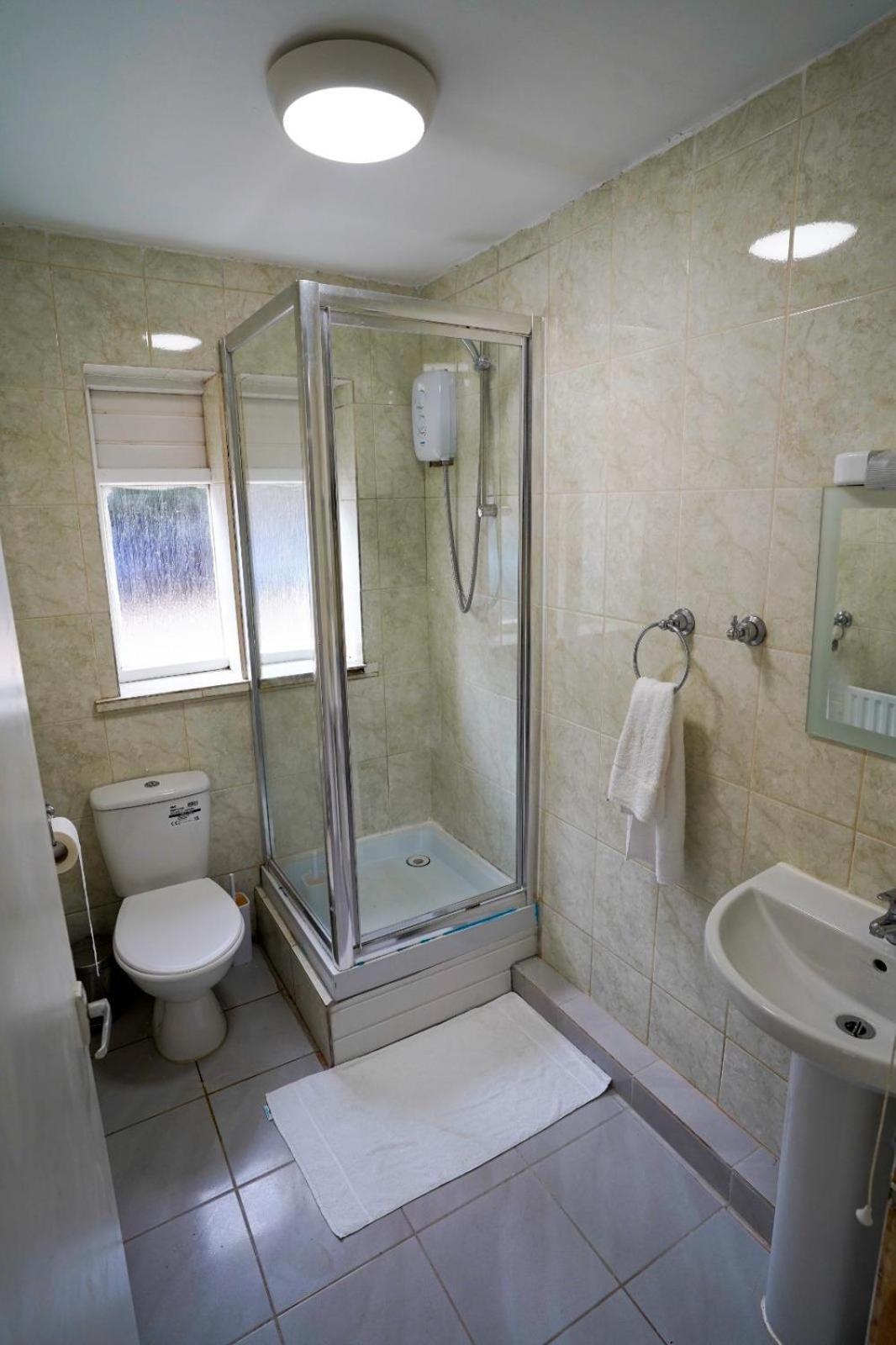Gatwick Birchwood Lodge With Holiday Parking Horley Exteriör bild