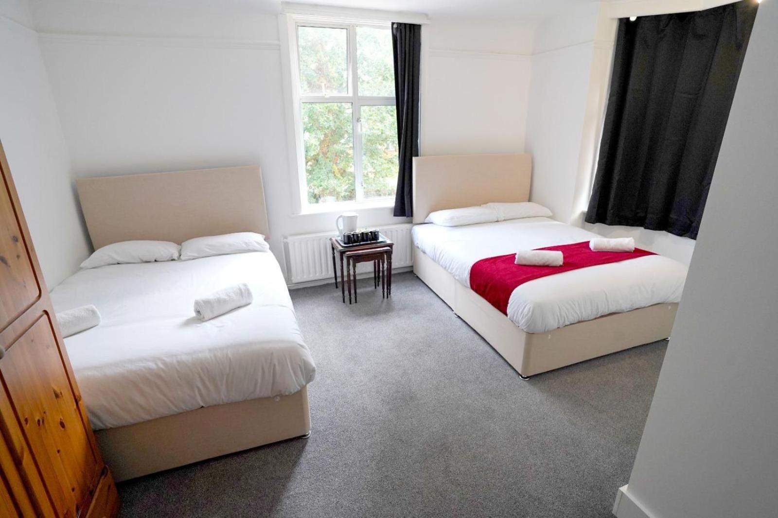 Gatwick Birchwood Lodge With Holiday Parking Horley Exteriör bild