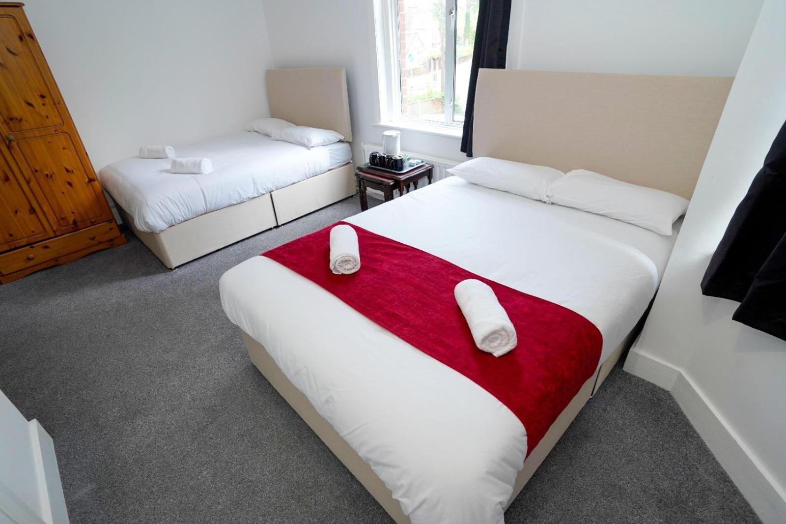 Gatwick Birchwood Lodge With Holiday Parking Horley Exteriör bild